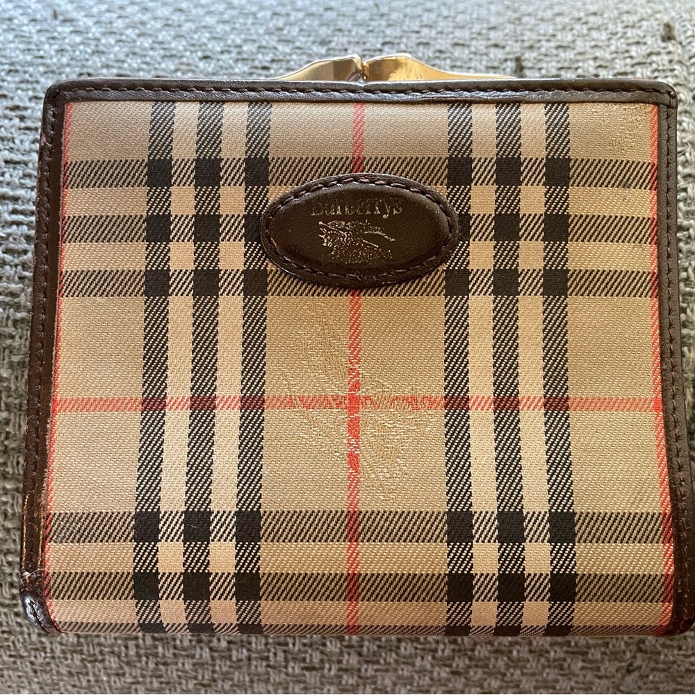 Burberrys VINTAGE Nova Check kisslock wallet featuring the iconic plaid
